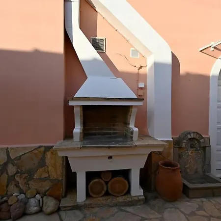 בית נופש Navigats Traditional House Village לפקימי