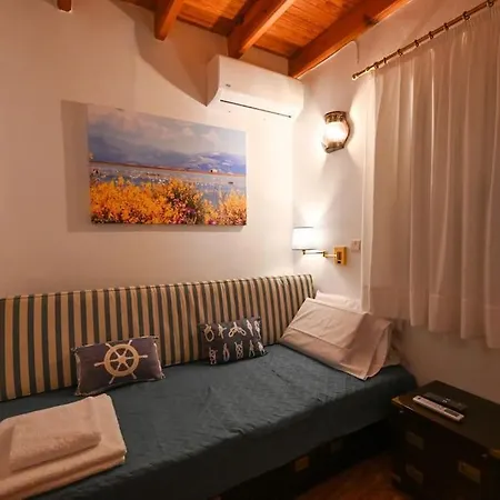 בית נופש Navigats Traditional House Village לפקימי