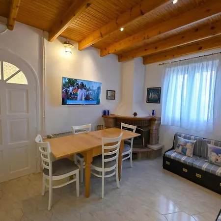 Navigats Traditional House Village בית נופש לפקימי