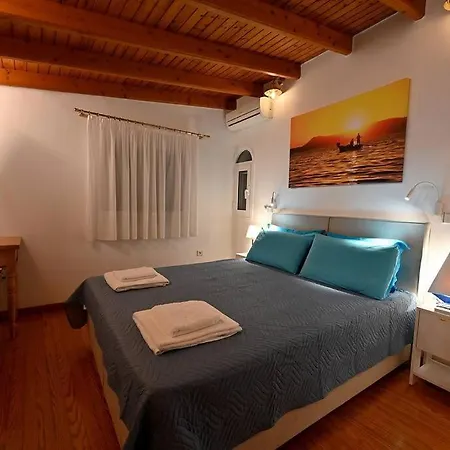 בית נופש Navigats Traditional House Village לפקימי