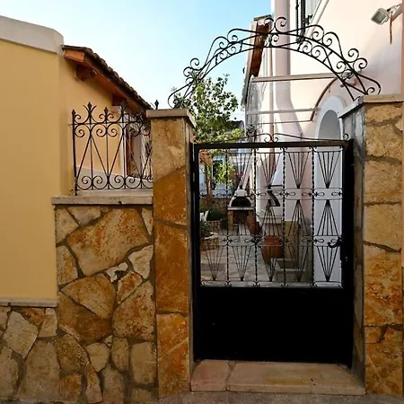 Navigats Traditional House Village בית נופש לפקימי
